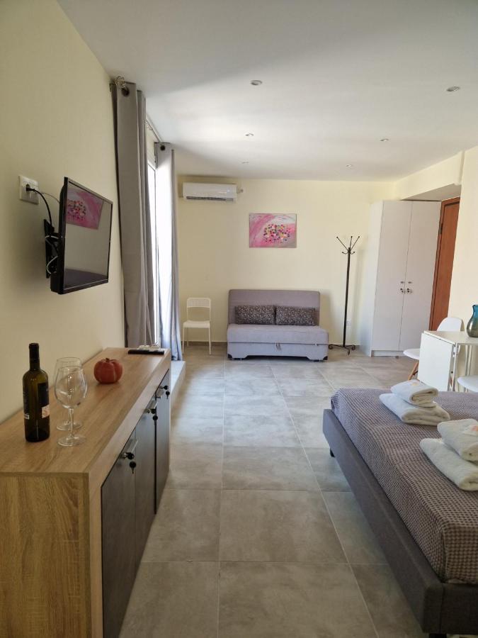 Ermou Studio Apartment Athena Bagian luar foto
