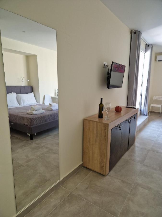 Ermou Studio Apartment Athena Bagian luar foto